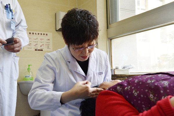 <a href='http://www.tanmianxu.com/a/1811.html' target='_blank'><u>丁素菊</u></a>
