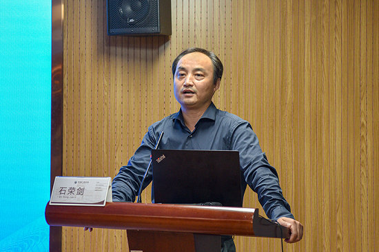 <a href='http://www.tanmianxu.com/a/1471.html' target='_blank'><u>石榮劍</u></a>